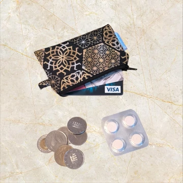 bankkartyatarto_arany_fekete