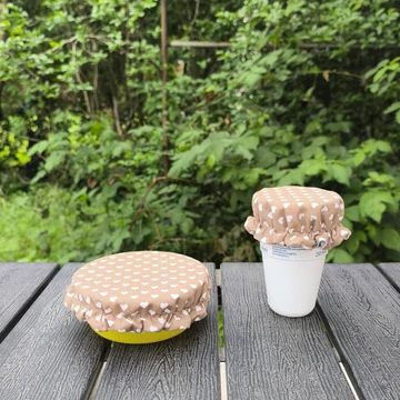 frissentarto_edenysapka_szett_barna_szivecskes