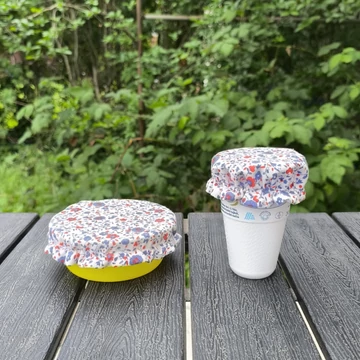 frissentarto_edenysapka_szett_piros_viragos